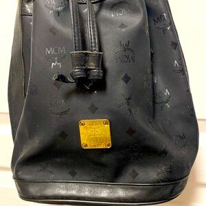 MCM BUCKET STYLE BAG IN GREAT CONDITION! PRE 💕 IN NEW CONDITION!